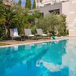 Luxury Beachfront Flores Heated Outdoor, Indoor Pool, Whirlpool, Sauna וילה *