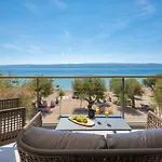 Luxury Beachfront Flores Heated Outdoor, Indoor Pool, Whirlpool, Sauna