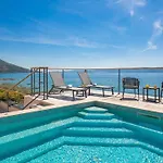 Luxury Beachfront Flores Heated Outdoor, Indoor Pool, Whirlpool, Sauna וילה *