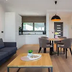 Luxury Beachfront Flores Heated Outdoor, Indoor Pool, Whirlpool, Sauna Duće