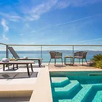 וילה Luxury Beachfront Flores Heated Outdoor, Indoor Pool, Whirlpool, Sauna