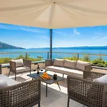 וילה Luxury Beachfront Flores Heated Outdoor, Indoor Pool, Whirlpool, Sauna *