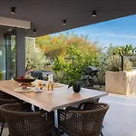 Luxury Beachfront Flores Heated Outdoor, Indoor Pool, Whirlpool, Sauna * Duće