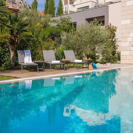 Luxury Beachfront Flores Heated Outdoor, Indoor Pool, Whirlpool, Sauna Vila *
