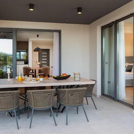 Luxury Beachfront Flores Heated Outdoor, Indoor Pool, Whirlpool, Sauna * Duće