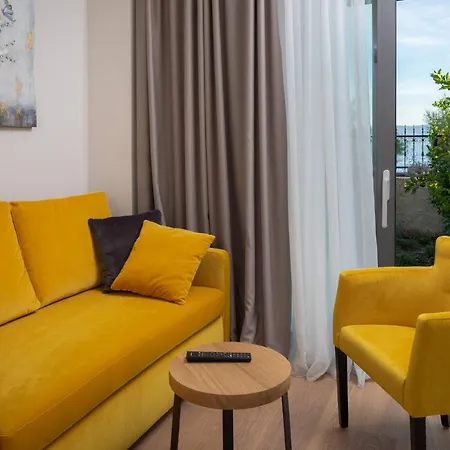 Luxury Beachfront Flores Heated Outdoor, Indoor Pool, Whirlpool, Sauna *