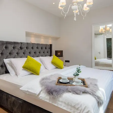 Luxury Beachfront Flores Heated Outdoor, Indoor Pool, Whirlpool, Sauna Vila Duće