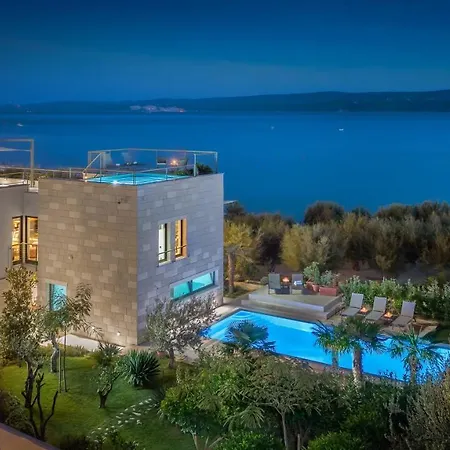 וילה Luxury Beachfront Flores Heated Outdoor, Indoor Pool, Whirlpool, Sauna *