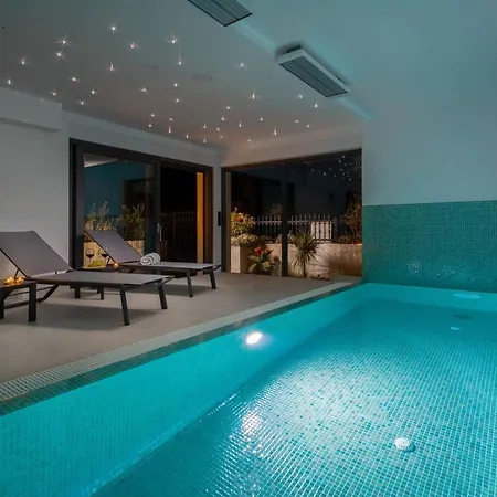 Luxury Beachfront Flores Heated Outdoor, Indoor Pool, Whirlpool, Sauna *