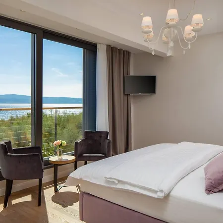 Vila Luxury Beachfront Flores Heated Outdoor, Indoor Pool, Whirlpool, Sauna *