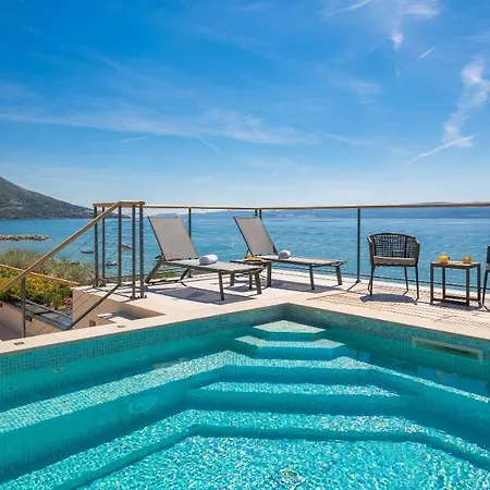 Luxury Beachfront Flores Heated Outdoor, Indoor Pool, Whirlpool, Sauna Villa *