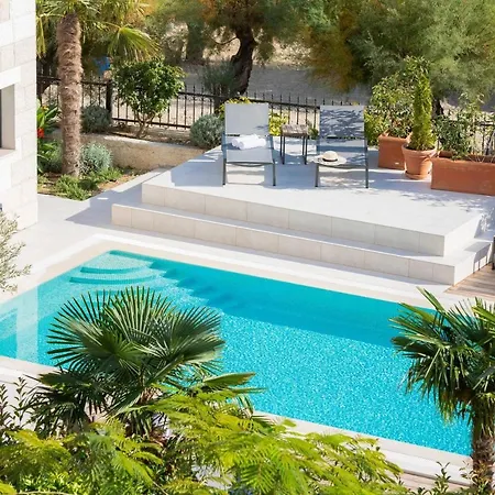 Luxury Beachfront Flores Heated Outdoor, Indoor Pool, Whirlpool, Sauna Villa Duce