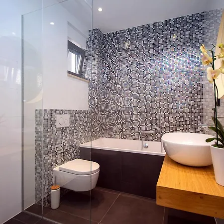 Luxury Beachfront Flores Heated Outdoor, Indoor Pool, Whirlpool, Sauna