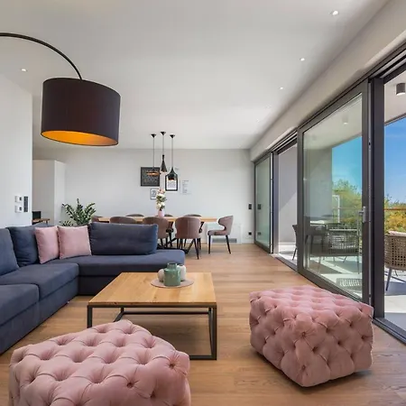 וילה Luxury Beachfront Flores Heated Outdoor, Indoor Pool, Whirlpool, Sauna