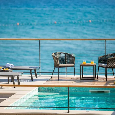 Luxury Beachfront Flores Heated Outdoor, Indoor Pool, Whirlpool, Sauna Vila *