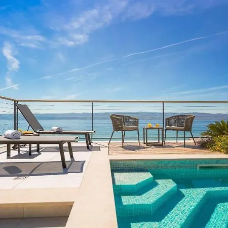 Vila Luxury Beachfront Flores Heated Outdoor, Indoor Pool, Whirlpool, Sauna