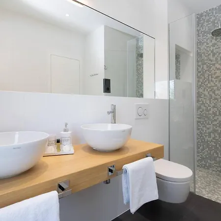 Luxury Beachfront Flores Heated Outdoor, Indoor Pool, Whirlpool, Sauna Villa Duce