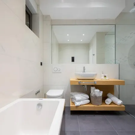 Luxury Beachfront Flores Heated Outdoor, Indoor Pool, Whirlpool, Sauna Vila *