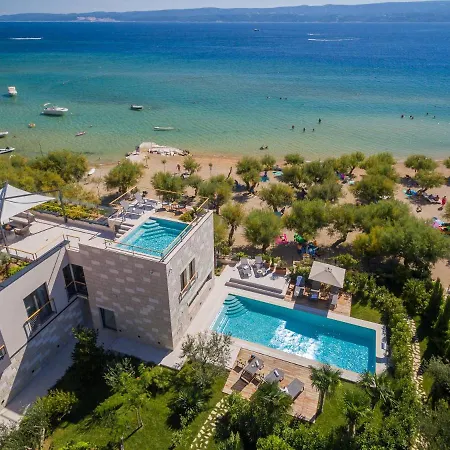 Luxury Beachfront Flores Heated Outdoor, Indoor Pool, Whirlpool, Sauna *