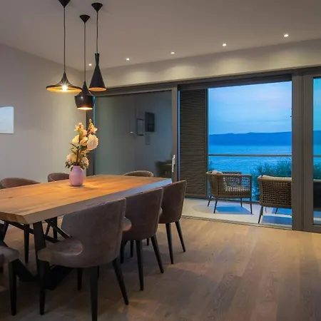Luxury Beachfront Flores Heated Outdoor, Indoor Pool, Whirlpool, Sauna Vila