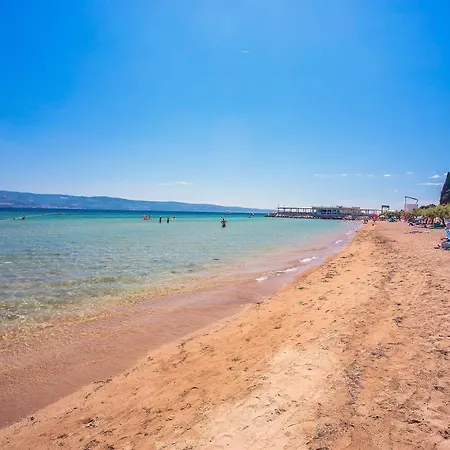 Luxury Beachfront Flores Heated Outdoor, Indoor Pool, Whirlpool, Sauna Duće