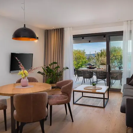 Luxury Beachfront Flores Heated Outdoor, Indoor Pool, Whirlpool, Sauna *