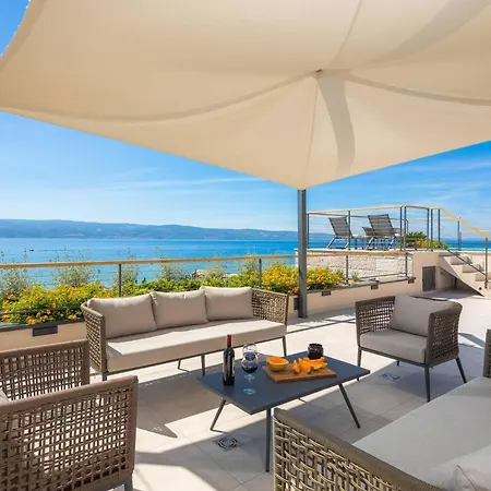 Luxury Beachfront Flores Heated Outdoor, Indoor Pool, Whirlpool, Sauna