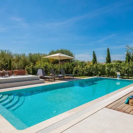Villa Luxury Beachfront Flores Heated Outdoor, Indoor Pool, Whirlpool, Sauna *