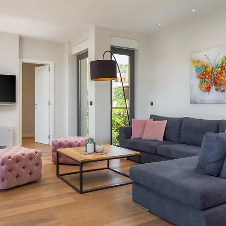Luxury Beachfront Flores Heated Outdoor, Indoor Pool, Whirlpool, Sauna Vila Duće