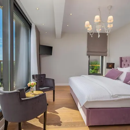 Luxury Beachfront Flores Heated Outdoor, Indoor Pool, Whirlpool, Sauna *