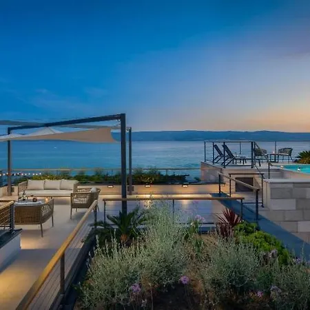 Luxury Beachfront Flores Heated Outdoor, Indoor Pool, Whirlpool, Sauna Duće